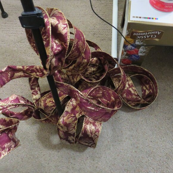 VTG Burgundy Brocade Holly Wired Ribbon with Gold Accents Double Sided 10 yards - Picture 4 of 4